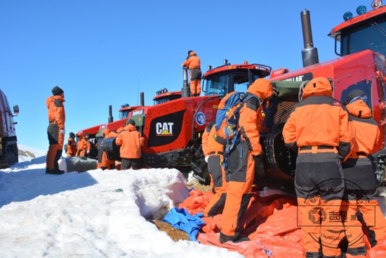吉大科考队南极深冰芯钻探总深度突破800米大关