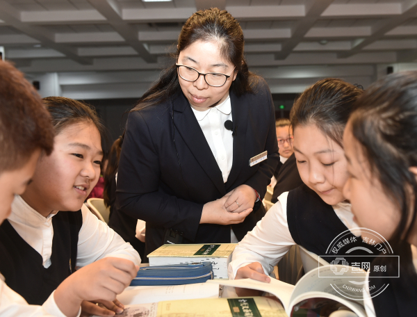 任燕老师鼓励和引导学生发散思维