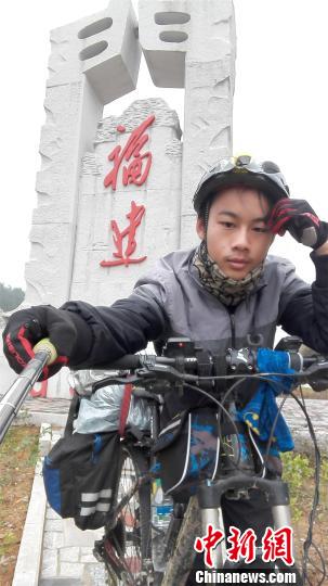 武汉高校学生单人单车骑行计划环台湾一圈（图）