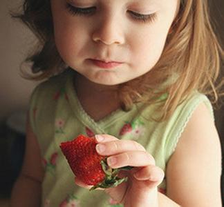 孩子吃草莓 竟感染诺如病毒？