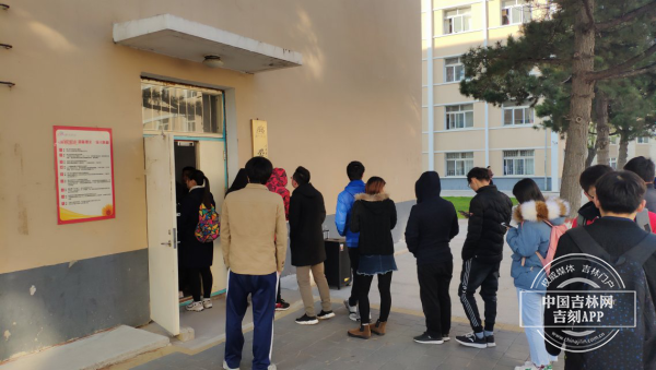 暖心闻!这所大学里的爱心超市购物不花钱，贫困生只需支付爱心币