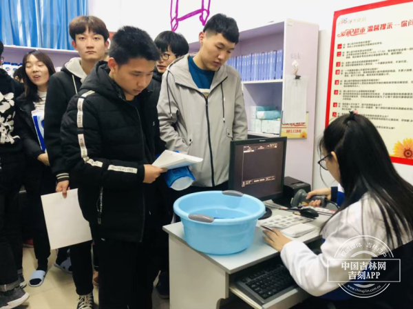 暖心闻!这所大学里的爱心超市购物不花钱，贫困生只需支付爱心币