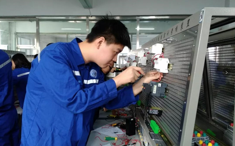 长职校5个职业工种254名学生完成职业技能鉴定考核